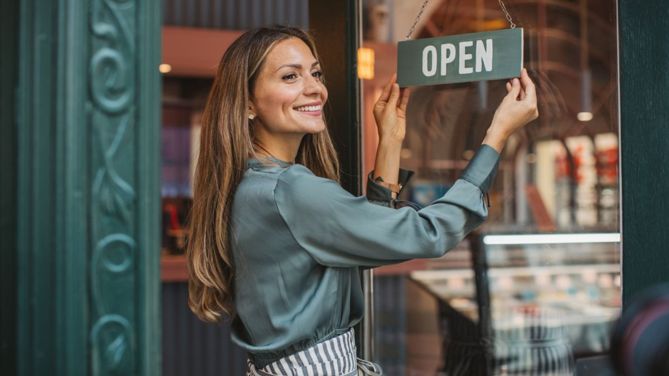 Featured image for “Why So Many Professionals Choose Franchising Over Starting a Business From Scratch”